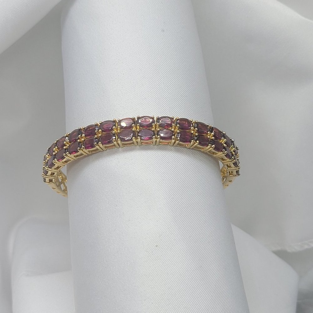 NWOT Gold open end ruby  bracelet